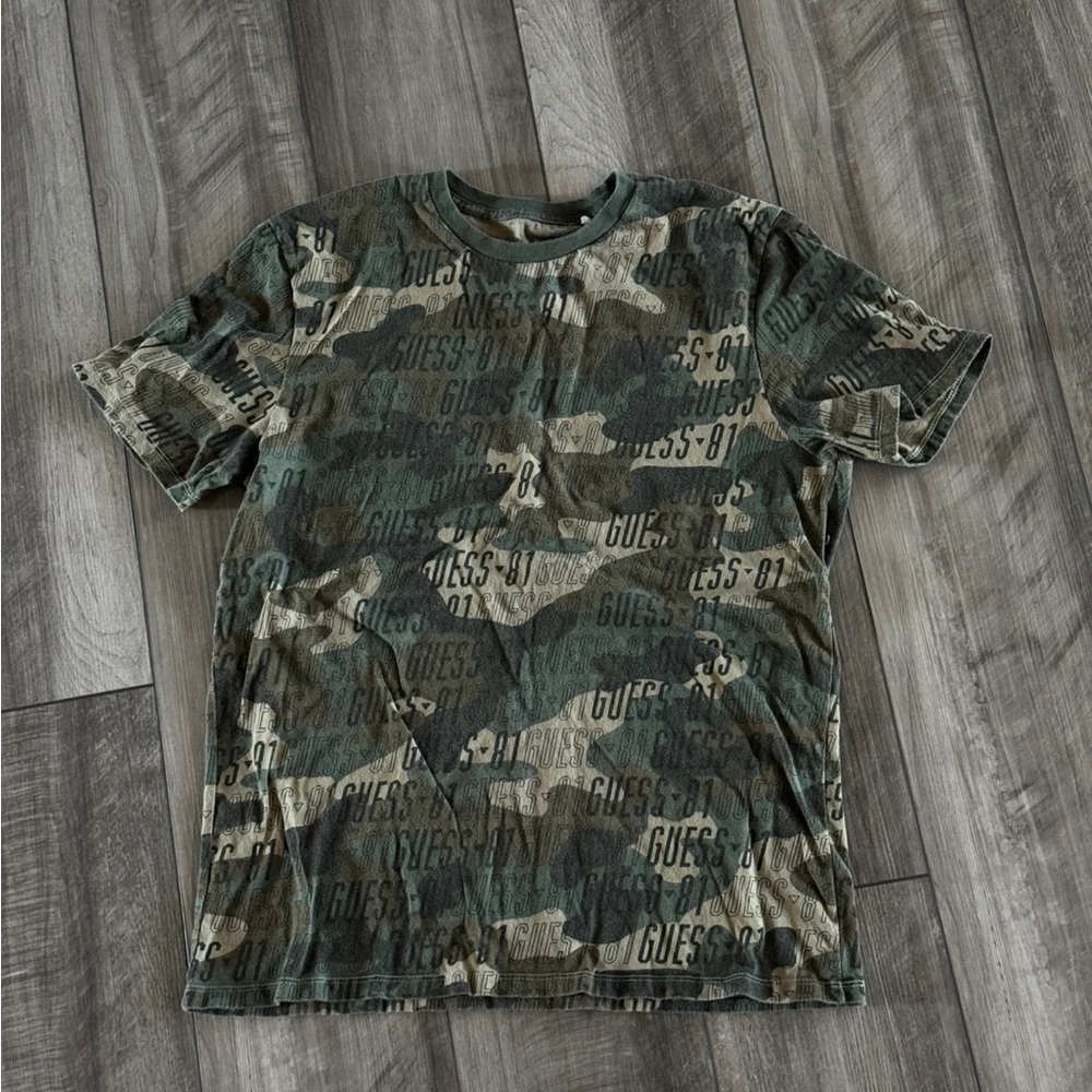 GUESS Men's Camouflage T-Shirt
